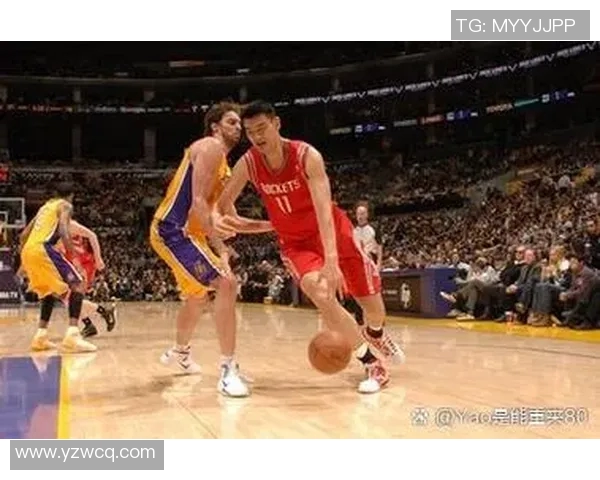 姚明调皮瞬间大揭秘看这位篮球巨星如何展现幽默一面