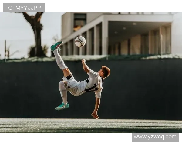 足球明星精彩拿球姿势展示让你领略足球魅力与技巧的完美结合 足球明星精彩拿球姿势展示让你领略足球魅力与技巧的完美结合